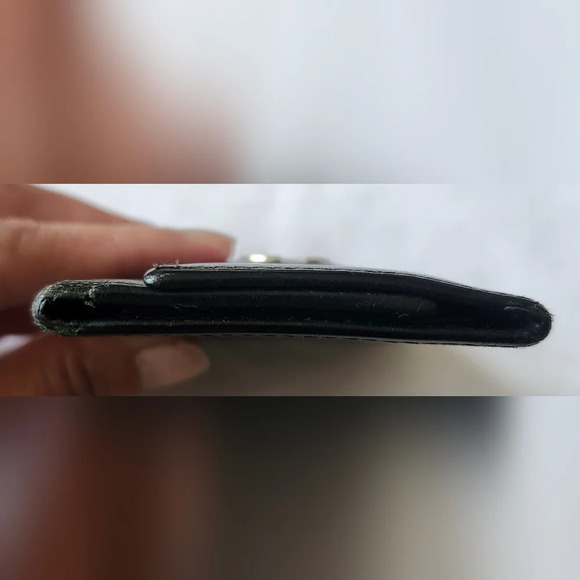 Gucci Marmont Black Leather Key Holder - Picture 3 of 12